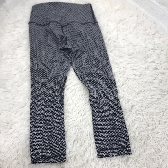 Lululemon Align Crop *21" Monochromic Ice Grey Black - Picture 4 of 8